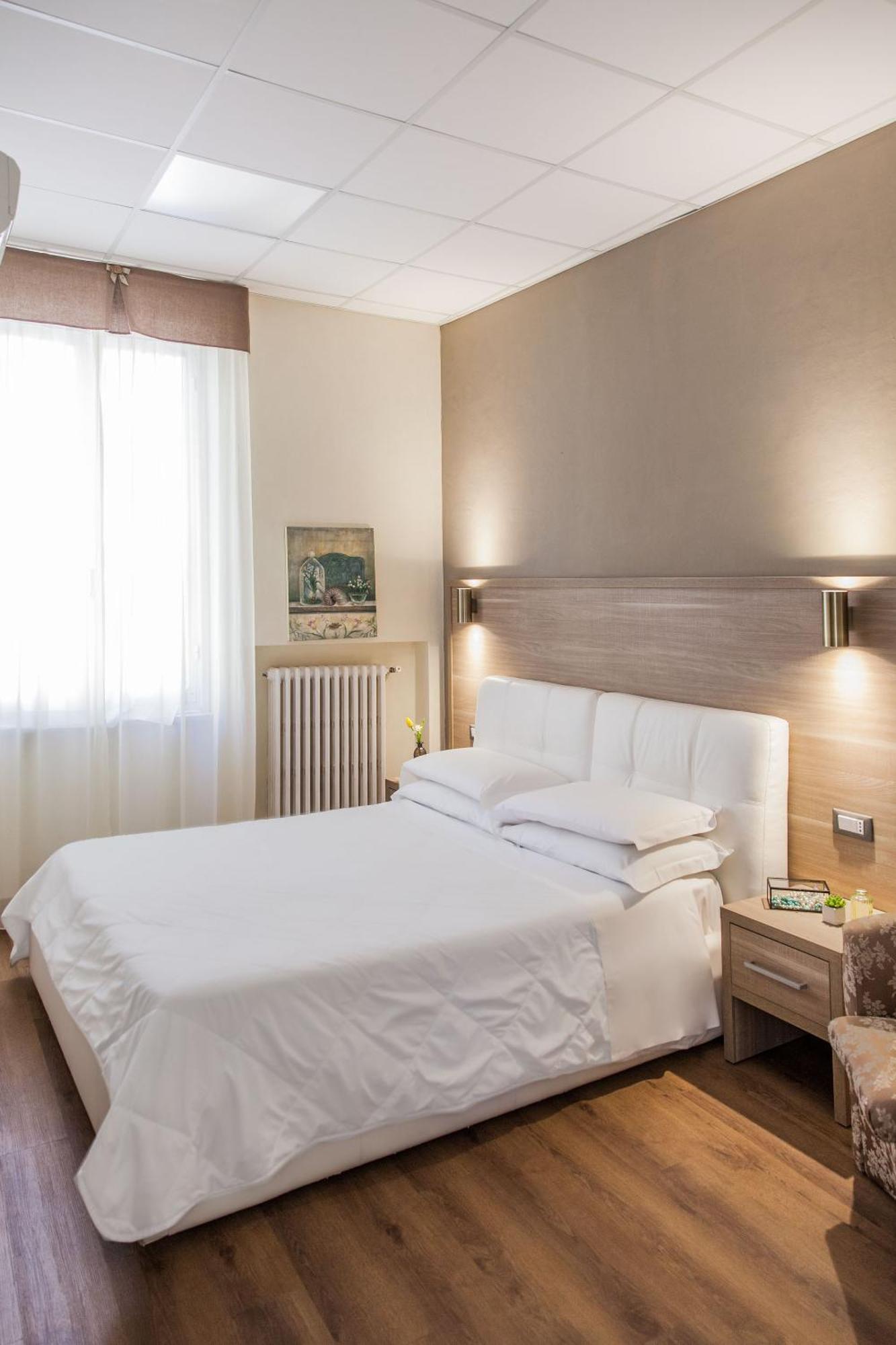 Hotel Tina Диано-Марина Экстерьер фото