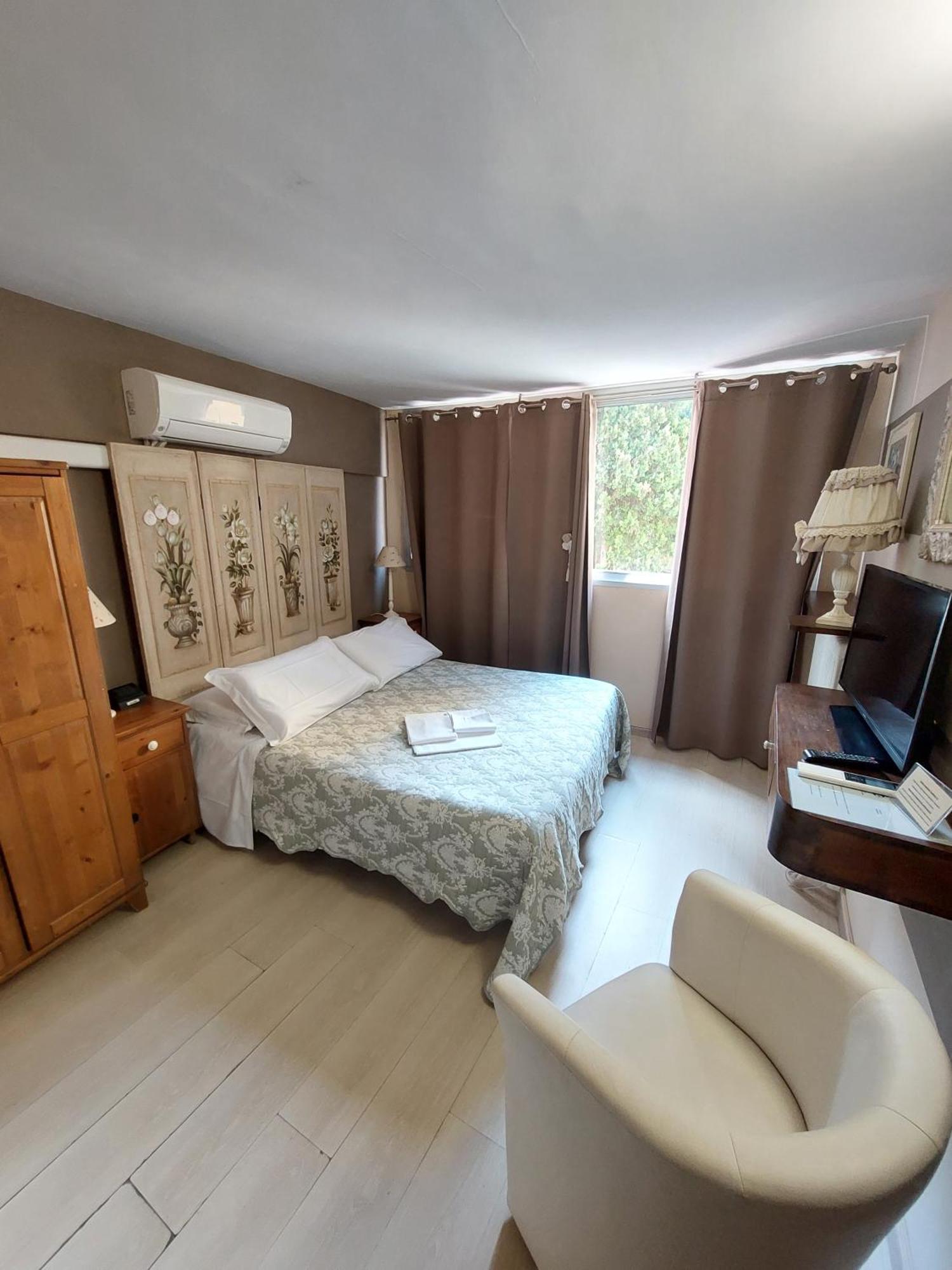 Hotel Tina Диано-Марина Экстерьер фото